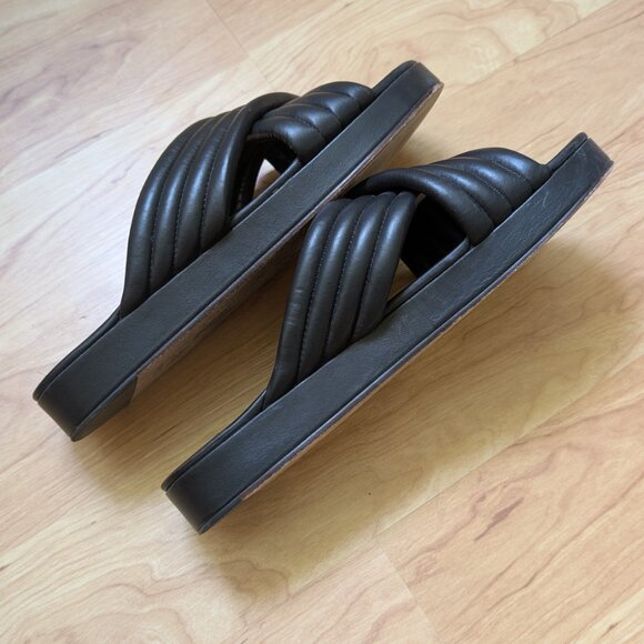 Porte & Paire Women's Quilted Black Leather Sandals Size 10 - Picture 3 of 7